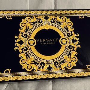 A beautifully boxed four-piece gift set.